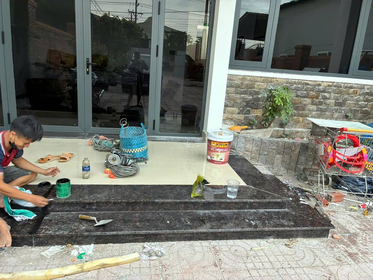 Thi Công Đá Hoa Cương Tại Quận 5