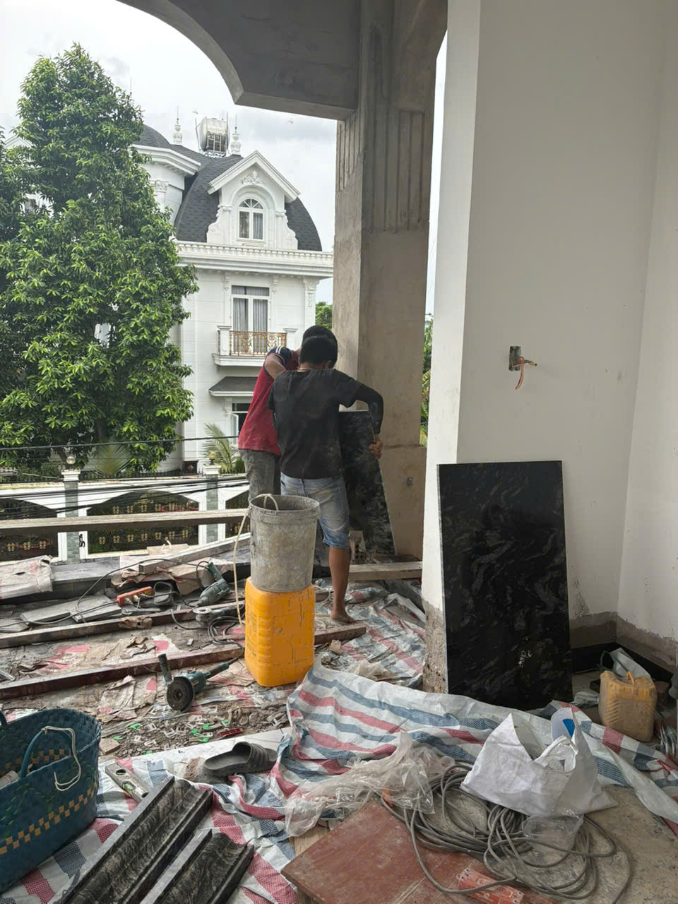 Thi Công Đá Hoa Cương Tại Quận Bình Tân