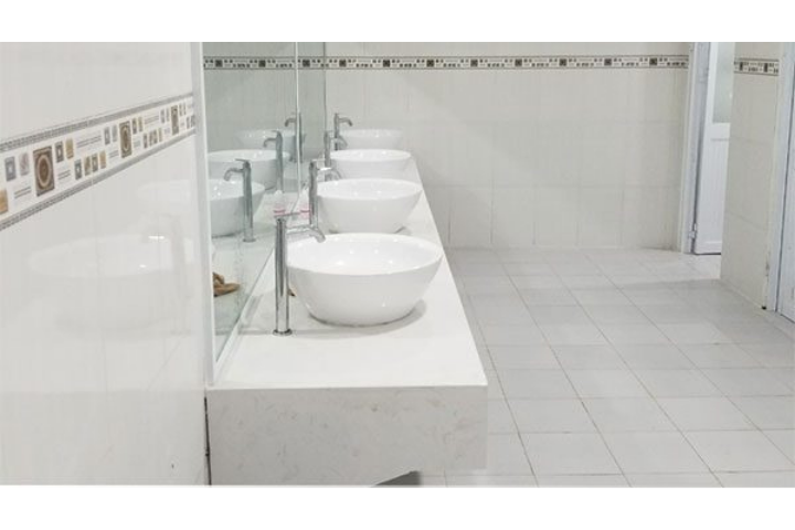 thi-cong-ban-da-lavabo-tai-quan-binh-thanh